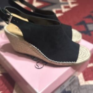 Black wedged shoes buckled nine medium